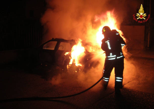 auto-in-fiamme-a-marnate-480400.610x431