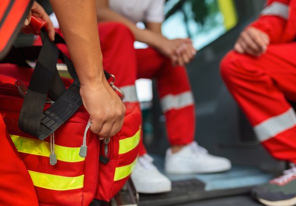 Soccorritore gravemente ferito in un’aggressione